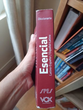 Diccionario esencial latino-español, español-la...