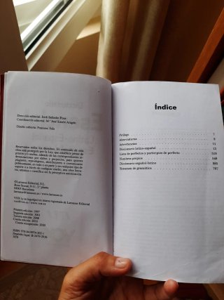 Diccionario esencial latino-español, español-la...