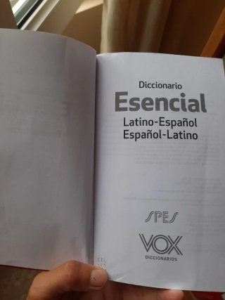 Diccionario esencial latino-español, español-la...