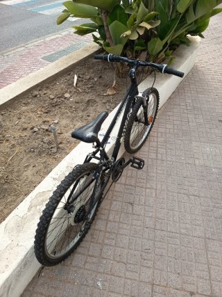 Bicicleta 24 pulgadas.18 velocidades. Marca AVIGO