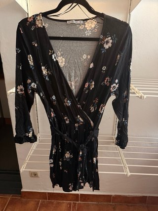 Mono corto Pull&Bear negro floral mujer XL