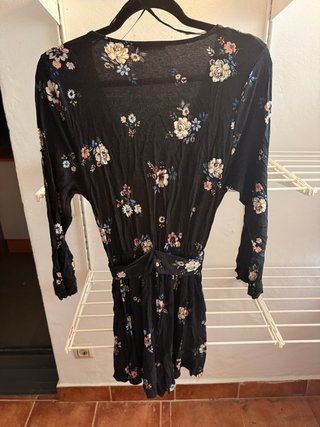 Mono corto Pull&Bear negro floral mujer XL