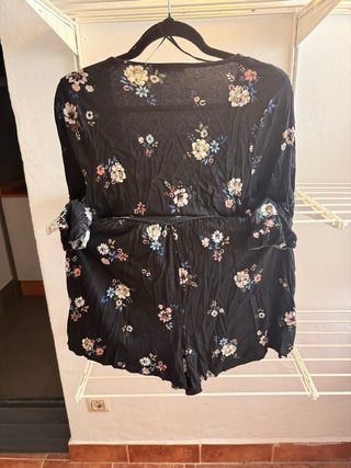 Mono corto Pull&Bear negro floral mujer XL