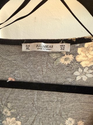 Mono corto Pull&Bear negro floral mujer XL