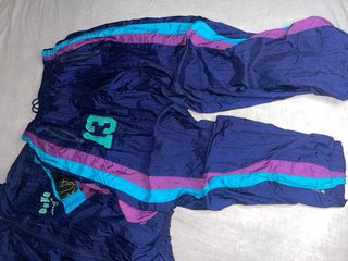 Conjunto deportivo chaqueta y pantalón