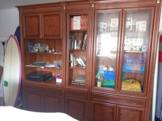 Mueble de salón madera oscura