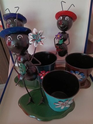 Figuras de hormigas decorativas de forja