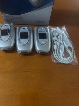 3 x Samsung SGH-E330 Teléfonos Móviles Plata