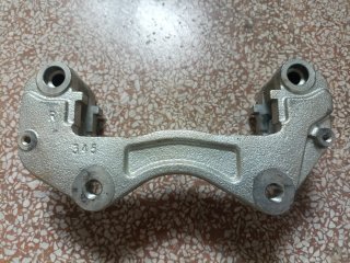 Soporte de pinzas de freno delanteras - Mitsubishi