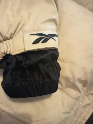 Chaqueta plumífero Reebok beige