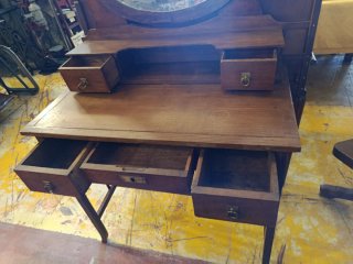 ANTIGUO TOCADOR O ESCRITORIO DE MADERA CON ESPEJO