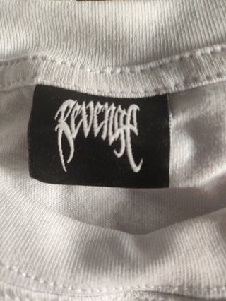 Camiseta parecida a marca REVENGE XL