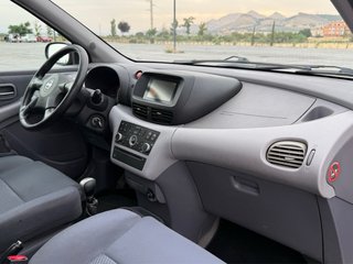Nissan Almera 2005