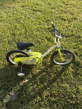 Bicicleta B'twin 14", con ruedines.entrega en Jaca