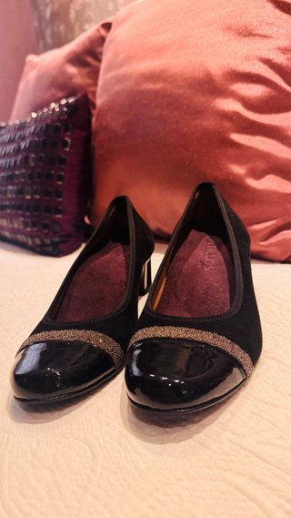 Tacones Pitillos charol negros/morados T.37