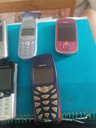 Lote 5 Móviles Motorola, Nokia, Sony Ericsson