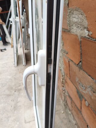 Puerta de cristal sin marco