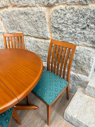 Conjunto salón-comedor: Sofá y mesa