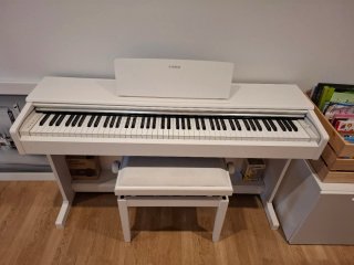 Piano Yamaha Arius YDP-144 Blanco