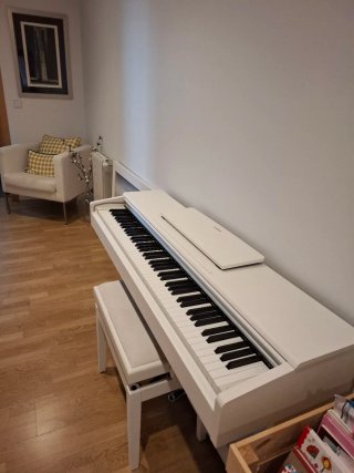 Piano Yamaha Arius YDP-144 Blanco