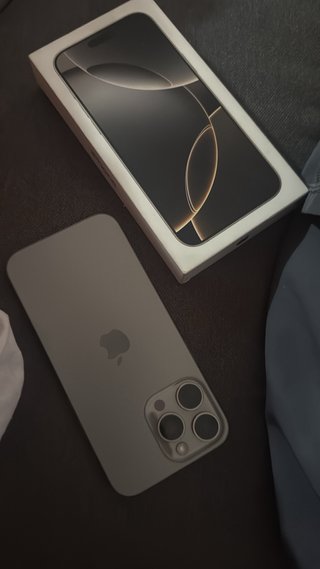 iPhone 16 Pro Max Gris/Plata