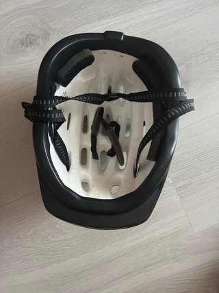 Casco infantil con flores