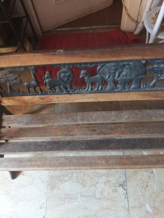 Banco infantil de hierro y madera