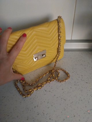 Bolso Mango amarillo con cadena dorada