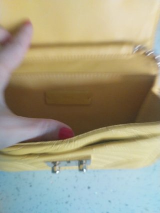 Bolso Mango amarillo con cadena dorada