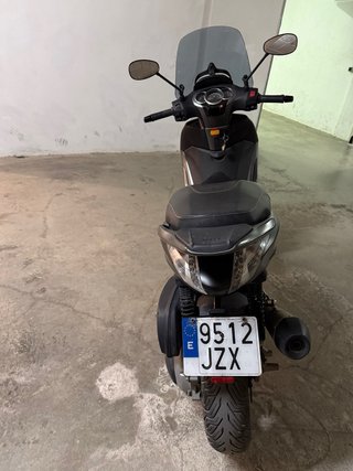 Piaggio Beverly 350 Negra