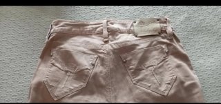 Pantalón pitillo beige
