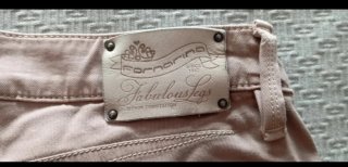 Pantalón pitillo beige