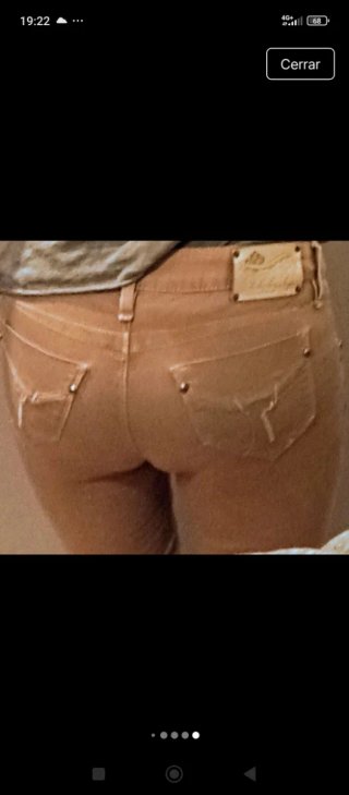 Pantalón pitillo beige