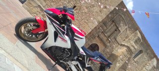 Honda CBR 1000RR Roja y Blanca