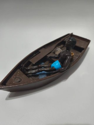 Barca decorativa con figura