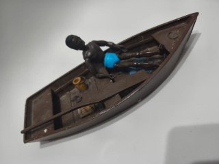 Barca decorativa con figura