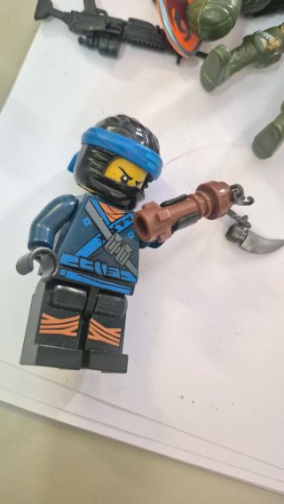 Lego Ninjago Figura con Arma