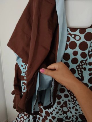 Traje de flamenca sin mangas, con chaqueta y bolso