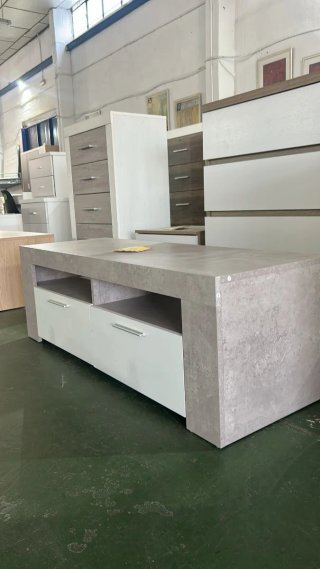 Mueble de salón madera y blanco