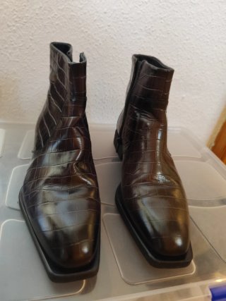 Botines de hombre marrones con textura