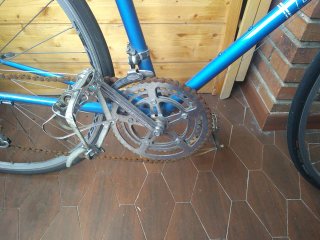 Bicicleta BH azul carretera