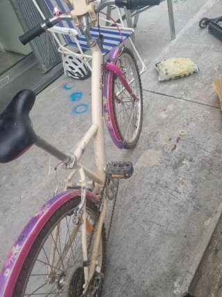 Bicicleta BTWIN con cesta