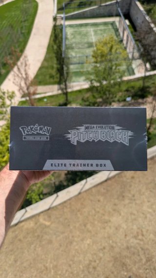 Pokémon TCG: Pitch Black Elite Trainer Box