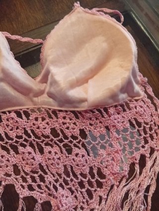Top ganchillo rosa con flecos