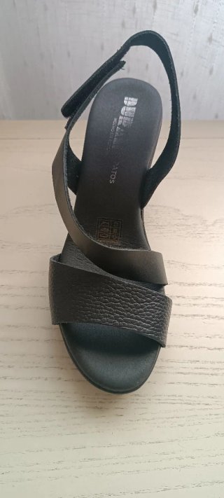 Sandalias tacón negras/no marca Campus( similar)