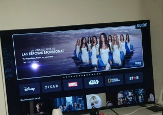 Mueble TV y vitrina blanca