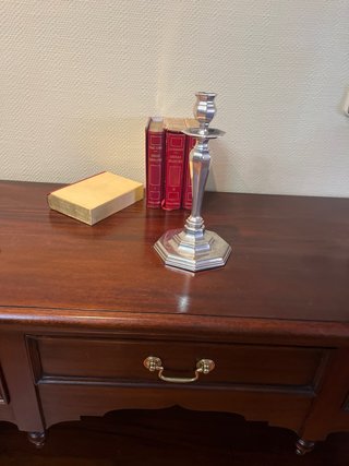 Candelabro de metal plateado