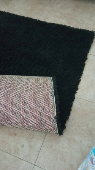 Alfombra negra pelo largo 2m x 1.30m
