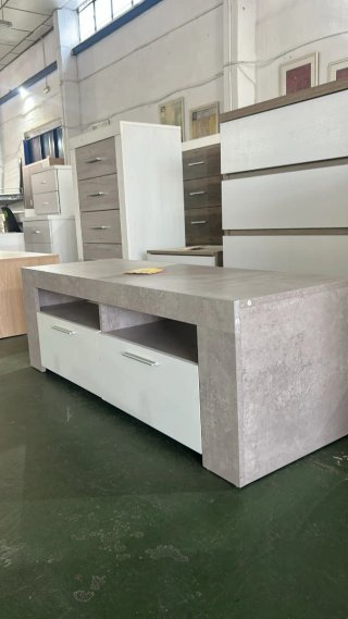 Mueble de salón madera y blanco