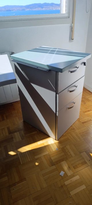 Mesa despacho en L con cajonera